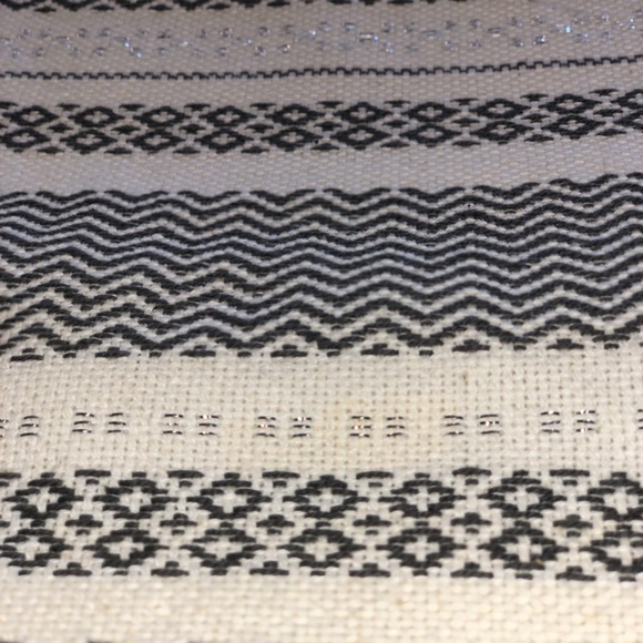 NWOT table runner - Picture 5 of 5